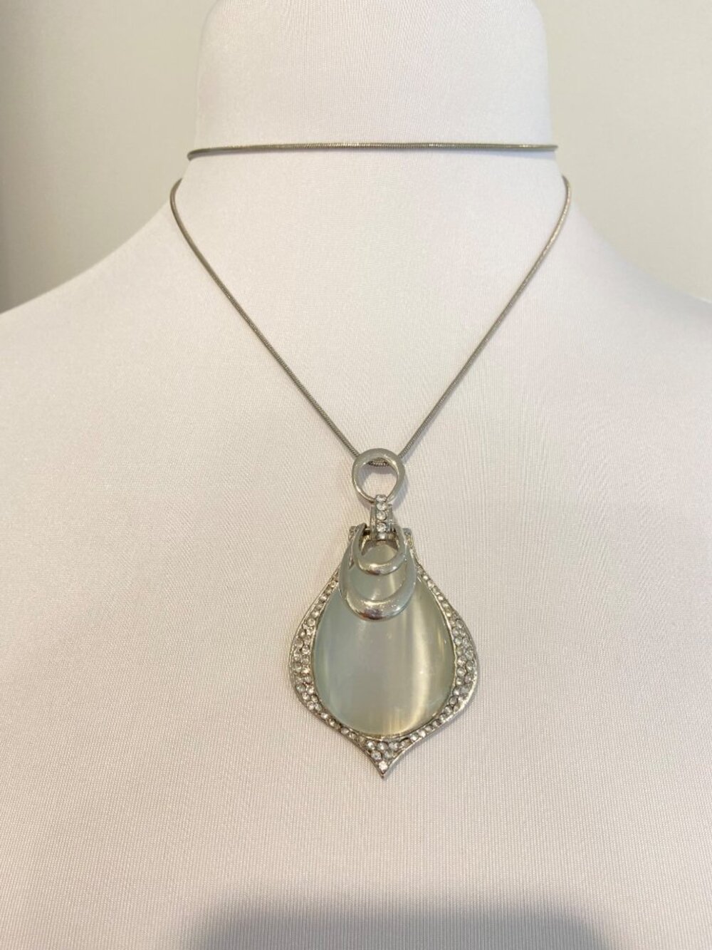 Silver Tone Cats Eye Pendant Necklace Rhinestone Statement Adjustable Chain